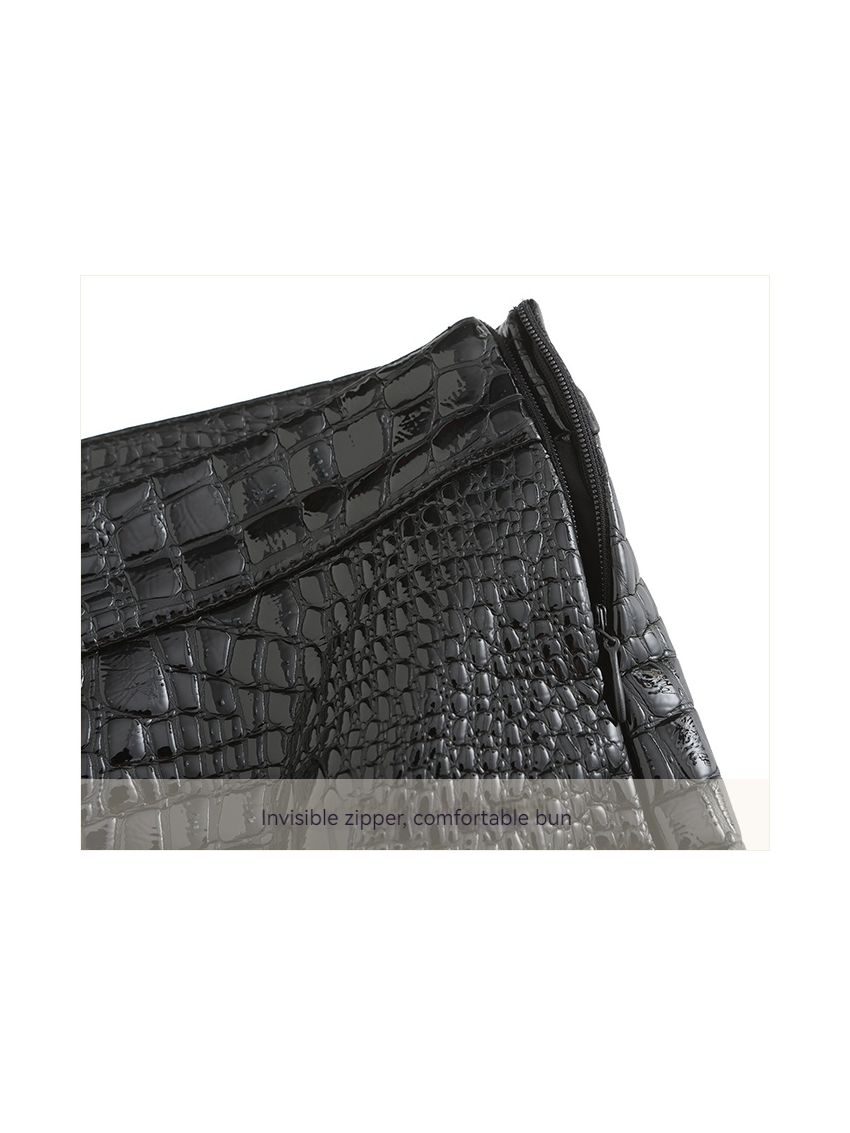 Vintage gold buckle decorative leather skirt